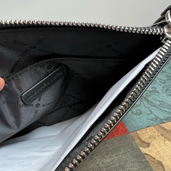 MICHAEL KORS Jet Set Travel XL Leather Wristlet - Picture 4 of 4